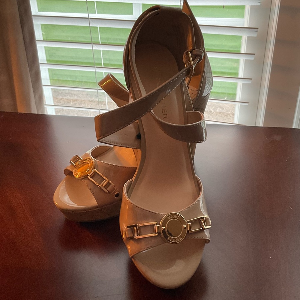 New Marc Fisher Nude Wedge
